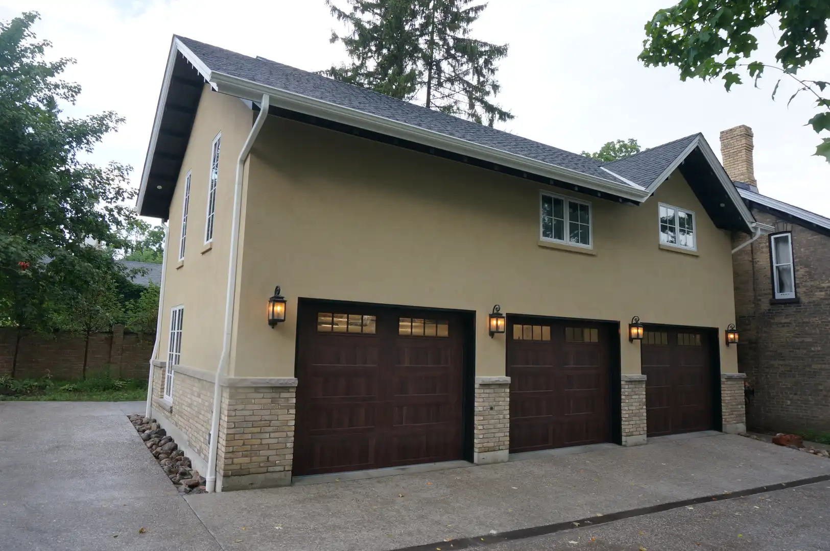 Triple car exterior garage